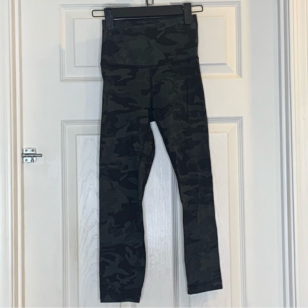Lululemon Align Crop *21" Incognito Camo Multi Gator Green Size 2